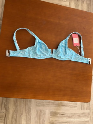 Solano bikini top with underwire, size M, new, white and turquoise