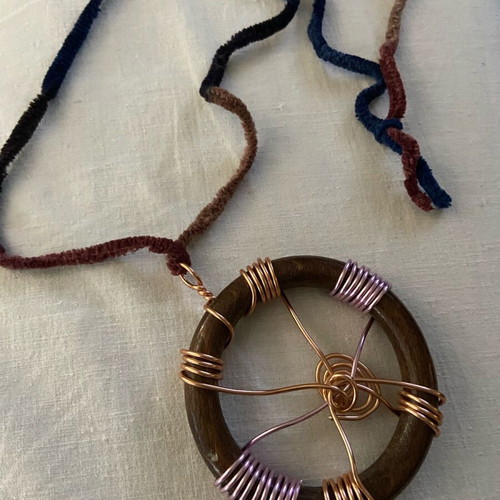 Handmade necklace new, wood and copper wire