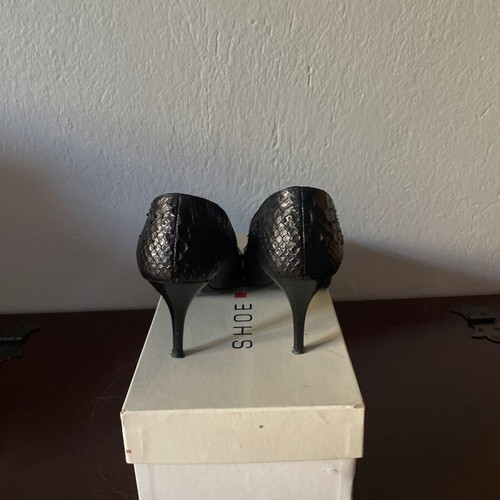 Shoe Bizz leather pumps, slightly worn inside