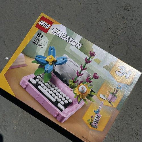 Lego Creator 3-in-1 Typewriter with Flowers set new, 363 pieces