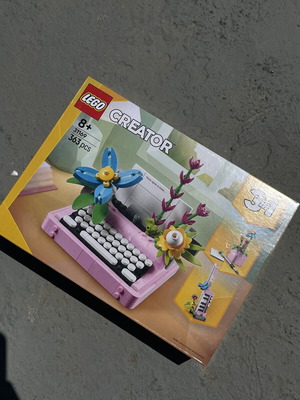 Lego Creator 3-in-1 Typewriter with Flowers set new, 363 pieces