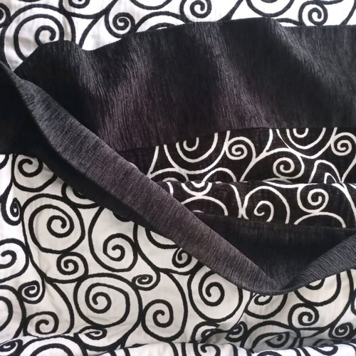 Double-sided throw with embossed texture, like new