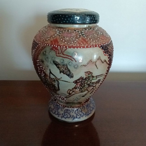 Vintage Chinese Satsuma Style Vase with Lid like new