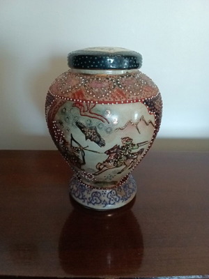 Vintage Chinese Satsuma Style Vase with Lid like new