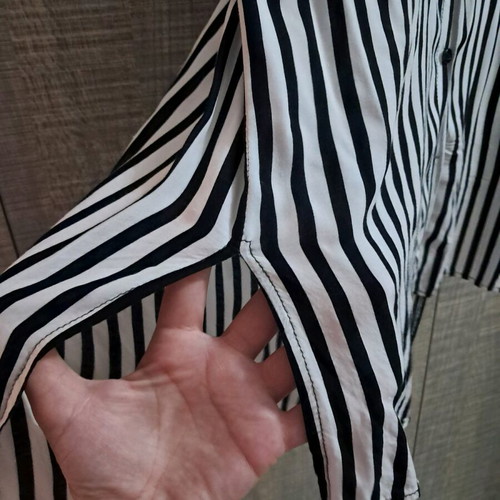 Long asymmetrical Viola No S-M shirts used, small stain