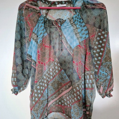 Yessica tunic blouse like new, printed, size M