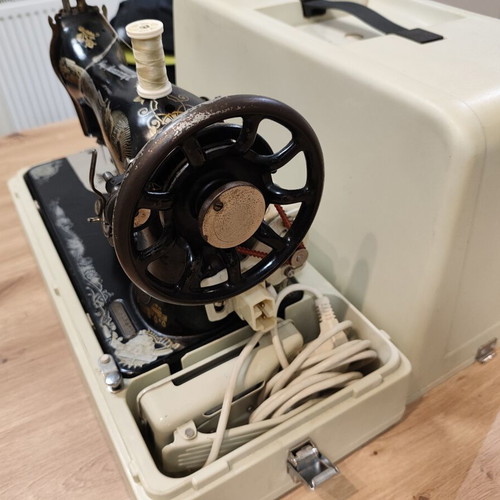 Singer vintage sewing machine with motor and case