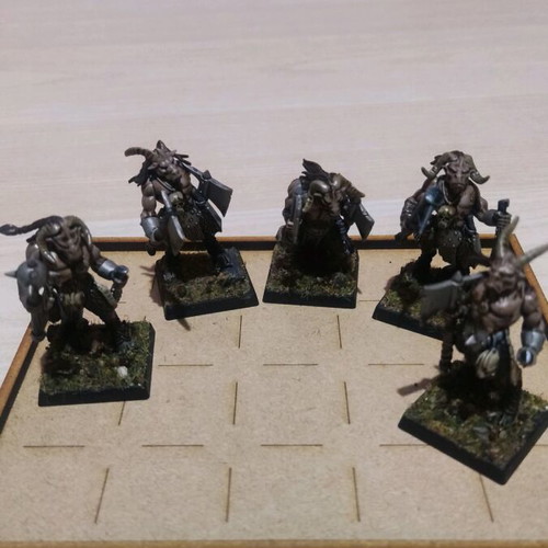 Warhammer Age of Sigmar 35 figures like new, collectible