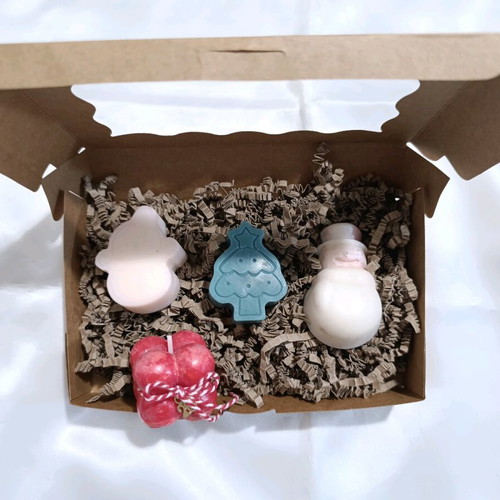 Festive Glitter Wax Melts Set new with kurabies and gingerbread scent