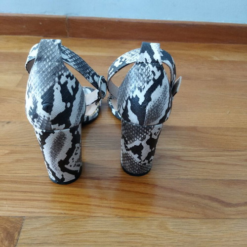 Pink Woman sandals with animal print like new