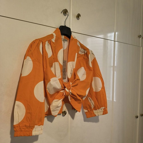 Crop top Urban new with white polka dots, orange
