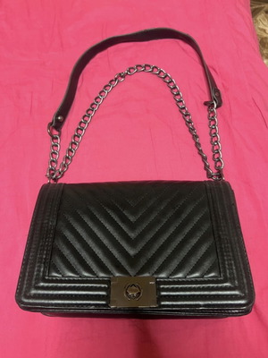 Τσάντα ώμου River Island μαύρη δερματίνη με ασημί αλυσίδα σαν καινούργια