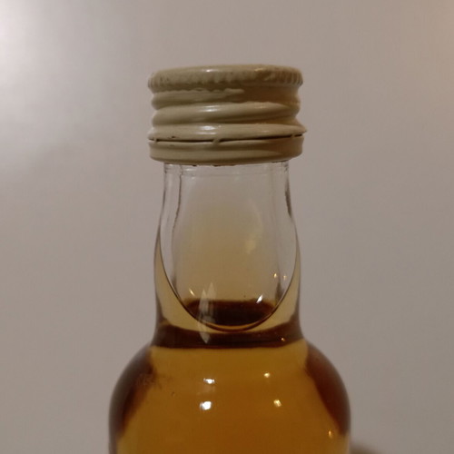 Μπουκάλι Ουίσκι The Famous Grouse μίνι μεταχειρισμένο, γεμάτο και σφραγισμένο