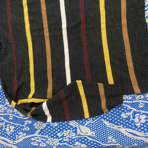 Men's pullover sweater like new, size L