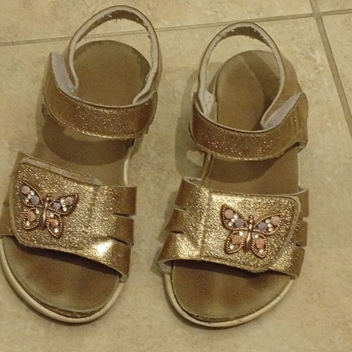 Butterfly sandals gold size 26 used for girls