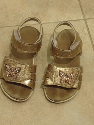 Butterfly sandals gold size 26 used for girls