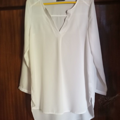 White airy long shirt with V neckline