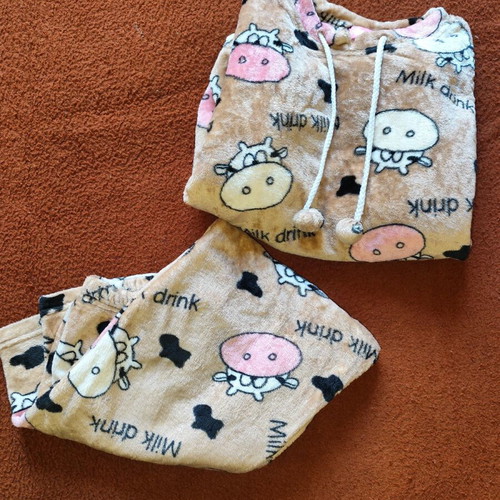 Lutrin pajamas set used size Large beige