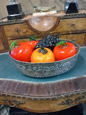 Bowl with glass fruits used, designs and coral base
