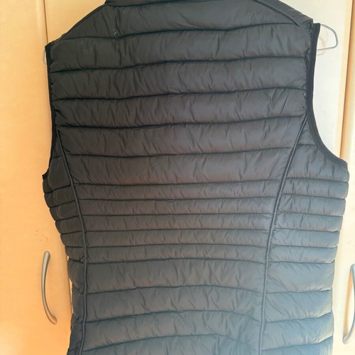 Quilted sleeveless jacket black, like new, size Large