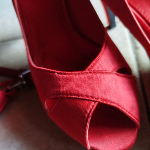 Set of size 40 pumps and satin bag like new, red