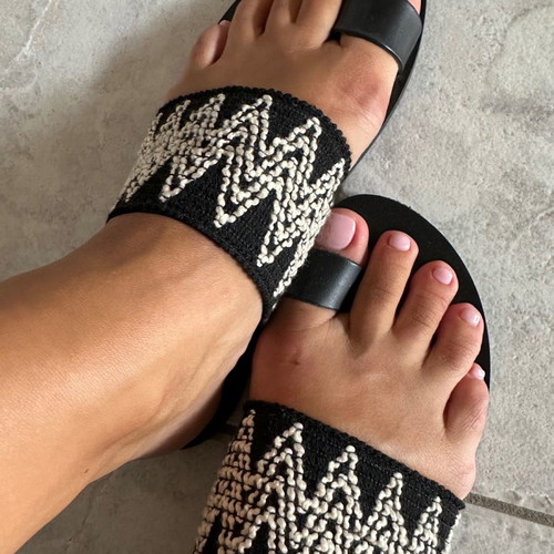 Feng Shoe sandals used, size 37, black with details