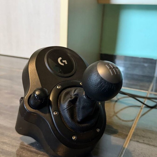 Logitech G29 racing wheel with shifter used and extra racing wheel