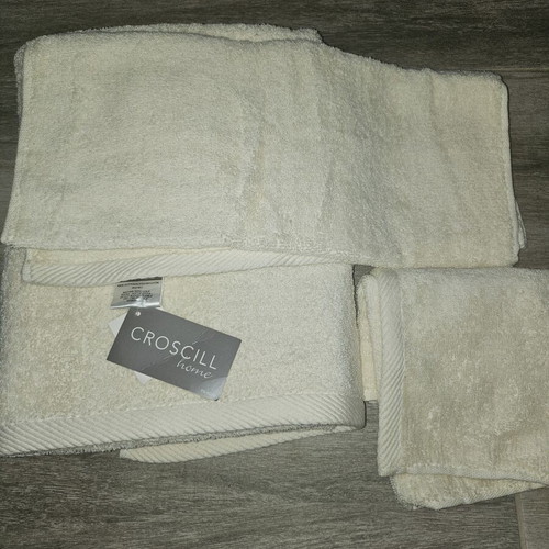 Towel set cream color, 3 pieces, new