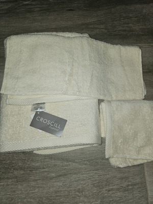 Towel set cream color, 3 pieces, new