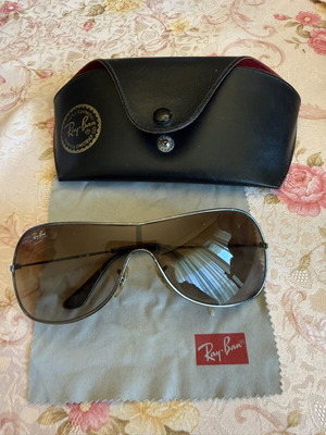Ray-Ban γυαλιά ηλίου σαν καινούργια με γνήσια θήκη και πανάκι