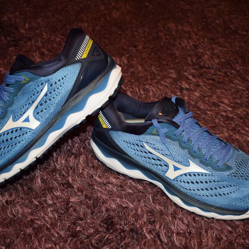 Mizuno Wave Sky 3 running shoes size 45 like new blue and white