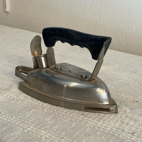 Old electric iron used 500W with black handle