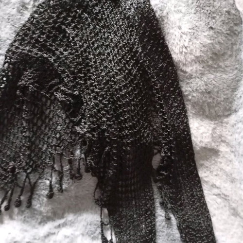 Knitted scarf like new, black