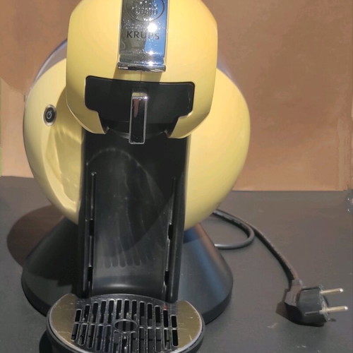 Dolce Gusto coffee machine used with yellowing