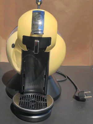 Dolce Gusto coffee machine used with yellowing