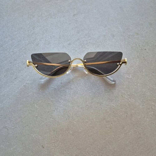 Sunglasses new worn once without damage