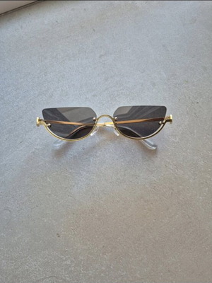 Sunglasses new worn once without damage