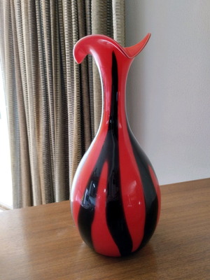 Murano vase vintage like new, red and black