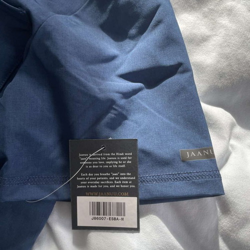 Jaanuu medical scrub top new, size M
