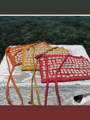 Crossbody bag new with shells in three colors