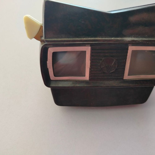Bakelite View Master used with small crack