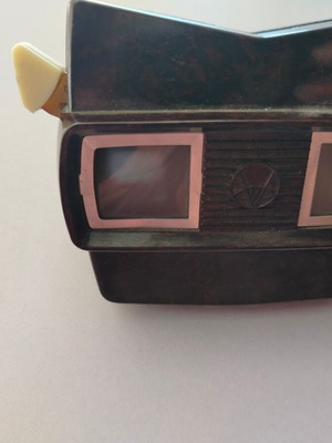 Bakelite View Master used with small crack
