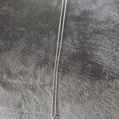 Necklace with Shiny Stone like new, silver