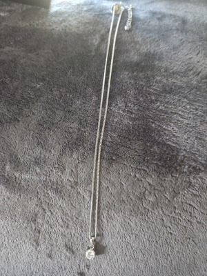 Necklace with Shiny Stone like new, silver
