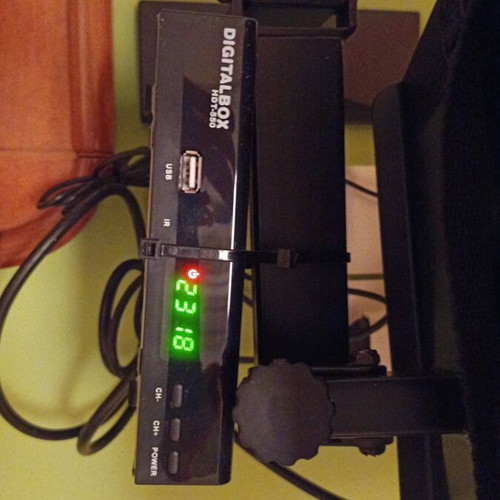 Television 14" with decoder, 2 remotes and wall mount used