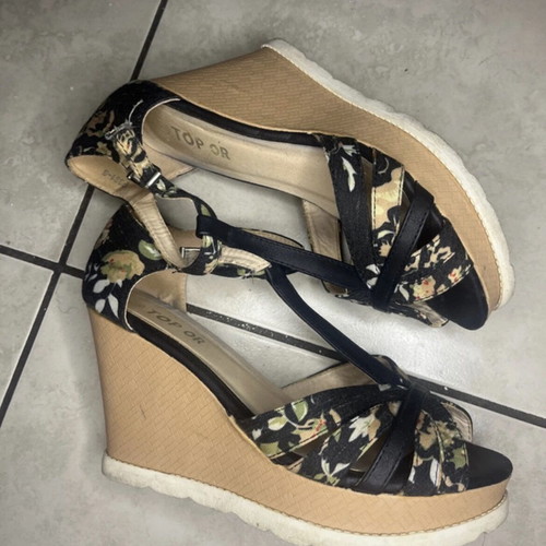Floral platform sandals size 39 used, black multicolor