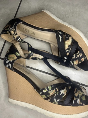Floral platform sandals size 39 used, black multicolor