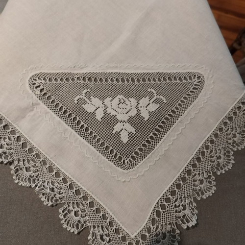 Tablecloth set used with small cloths