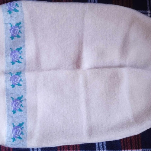 Girls' white wool skirt with flowers like new