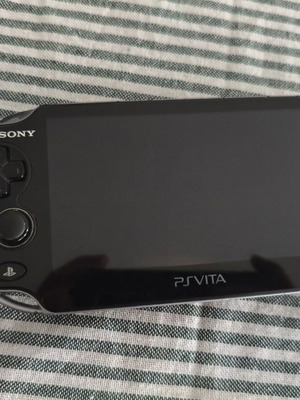PlayStation Vita OLED μεταχειρισμένο σε καλή κατάσταση με φορτιστή